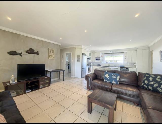 2 BEDROOM SECTIONAL TITLE FOR SALE IN MARINA MARTINIQUE